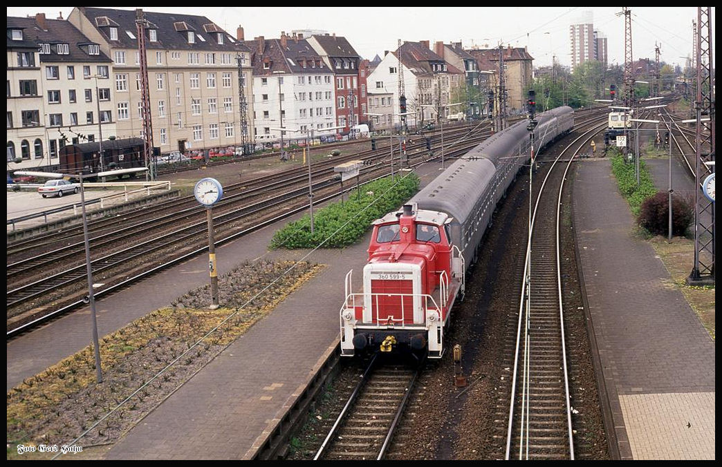 Das wäre ein interessanter Plan Zug gewesen. Aber es war nur eine Rangierfahrt, bei der 360599 am 21.4.1992 um 14.09 Uhr mit fünf Silberlingen in den unteren Teil des HBF Osnabrück einfuhr.
