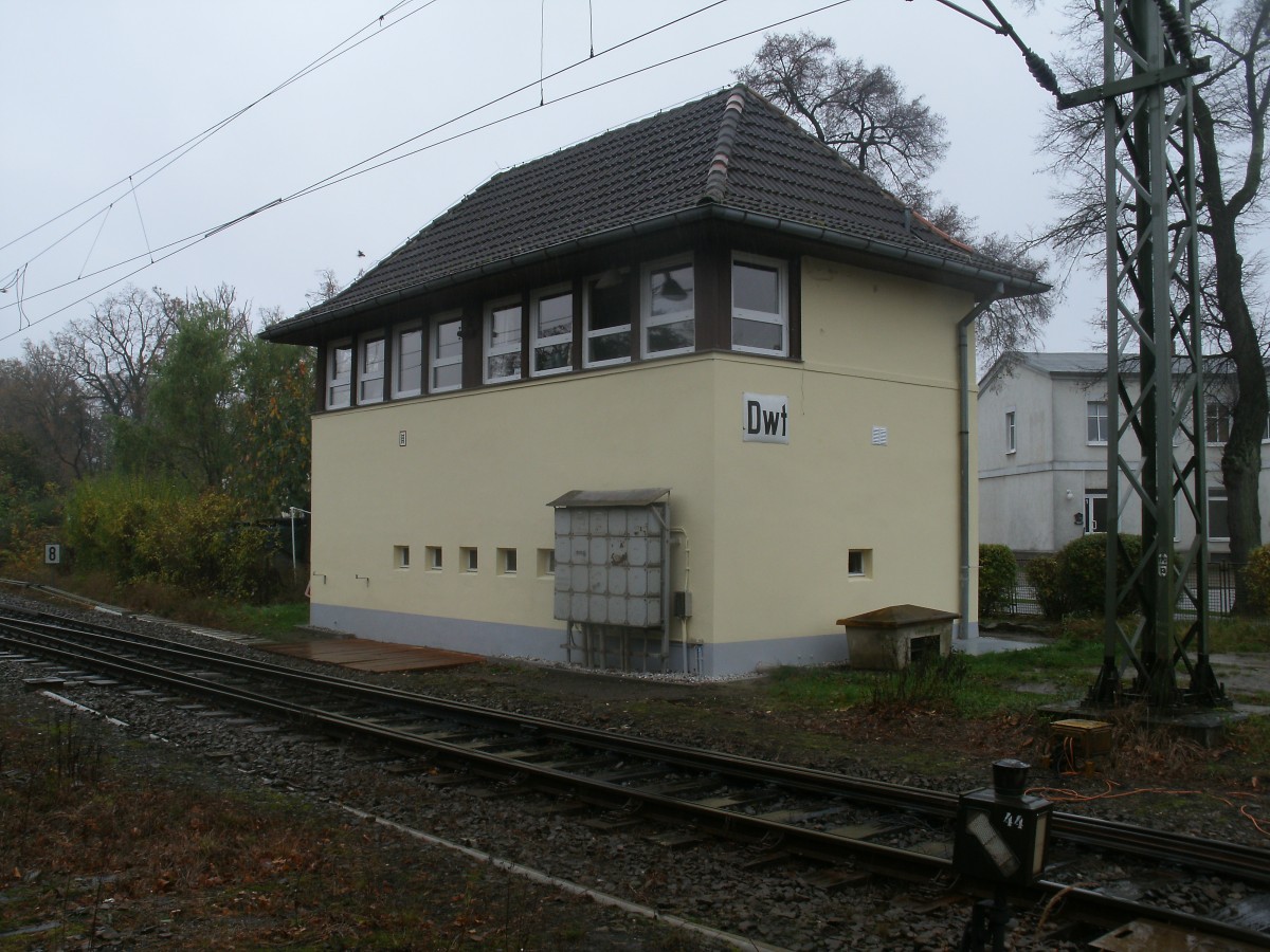 Das Weichenwrterstellwerk Dwt,am 02.November 2013,von Demmin.