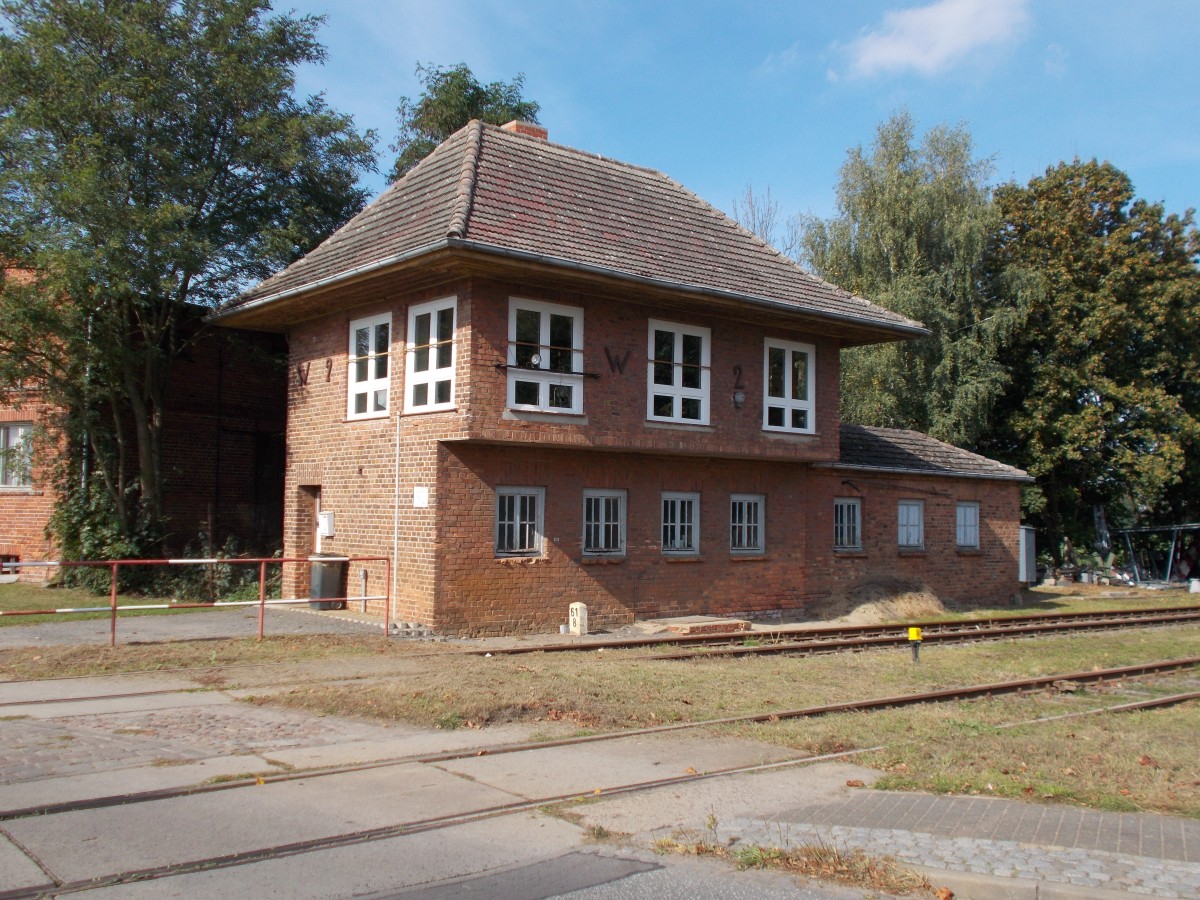 Das Weichenwärterstellwerk W2,am 28.September 2014,in Meyenburg.