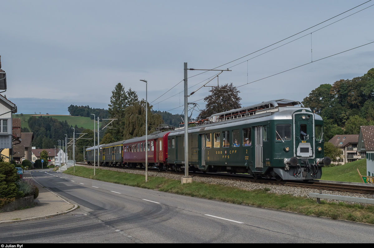Das  Wyländerli  aus Winterthur erreicht am 1. Oktober 2016 Huttwil. <br>
Ein störendes Auto im Vordergrund wurde weggephotoshoppt.