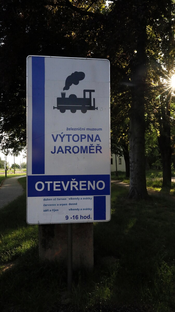 Das Ziel unserer Reise, das Eisenbahnmuseum  Výtopna Jaroměř 
https://www.vytopnajaromer.cz › ...

Das Eisenbahnmuseum  Výtopna Jaroměř  befindet sich in einem ehemaligen Heizhaus in der Nähe von Jaroměř Bahnhof in Richtung Hradec Králové. 20.05.2022  17:30 Uhr Jaroměř ereicht.