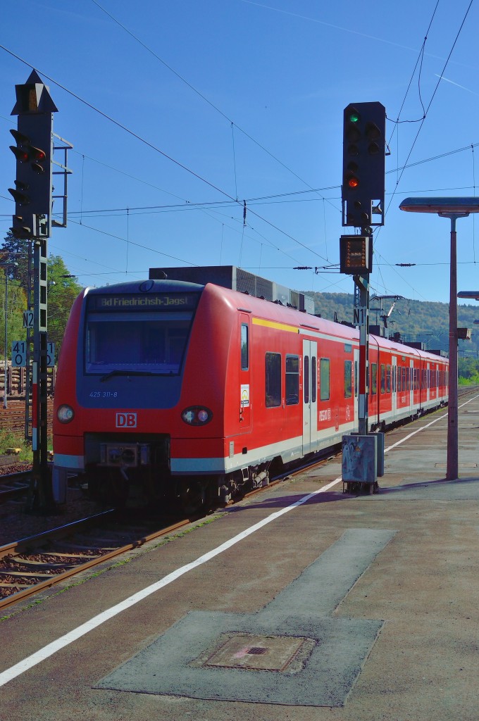 Das zweite Ende des Pendelzuges zwischen Neckarelz und Bad Friedrichshall-Jagstfeld, der 425 311-8. Samstag 19.10.2013