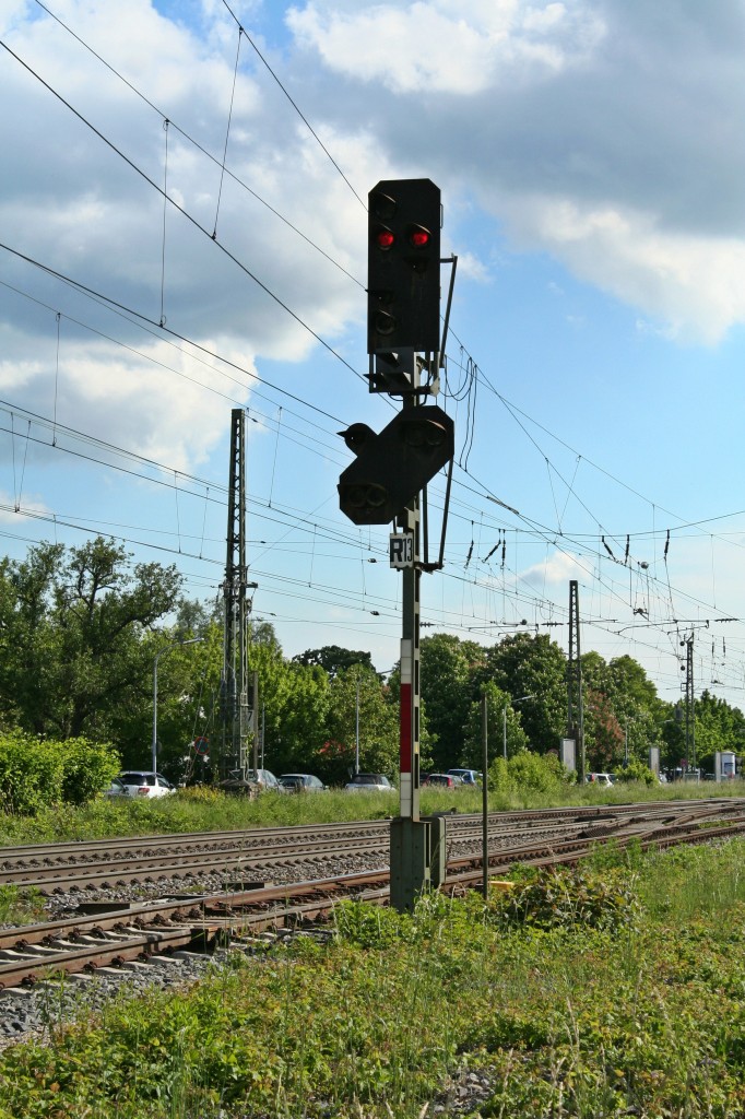 Das Zwischensignal R13 des Bahnhofs Mllheim (Baden), aufgenommen am 14.05.14 in Haltstellung (Hp0).