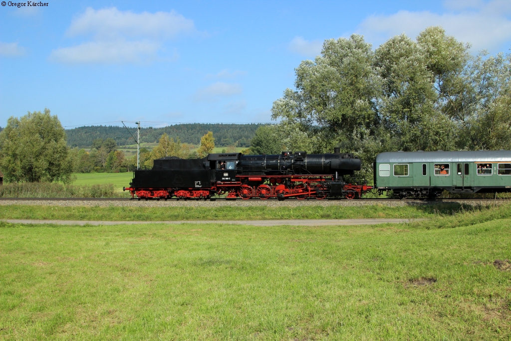 DB 052 988-3 (eigentlich 50 2988) mit dem DPE 90153 (Spaichingen-Rottweil) bei Neufra, 04.10.2014.