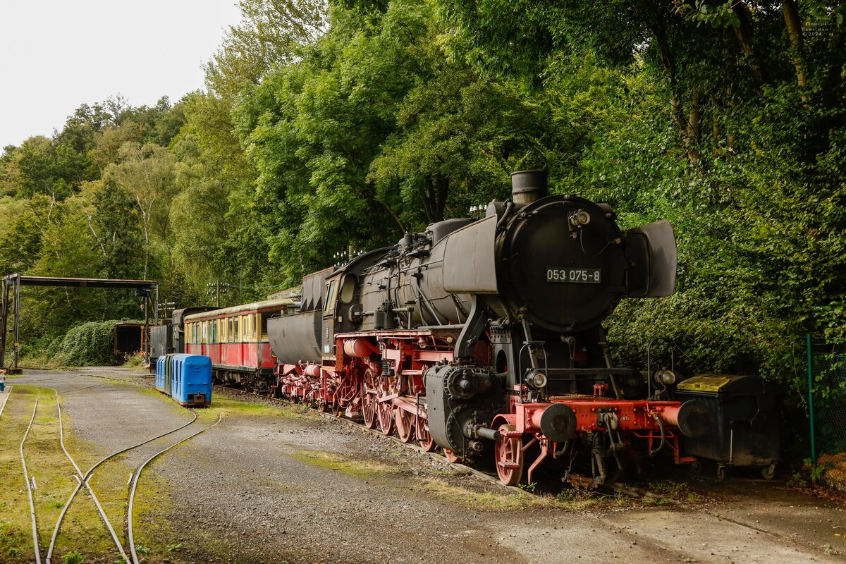 DB 053 075-8 im Eisenbahnmuseum Bochum Dahlhausen, September 2024.