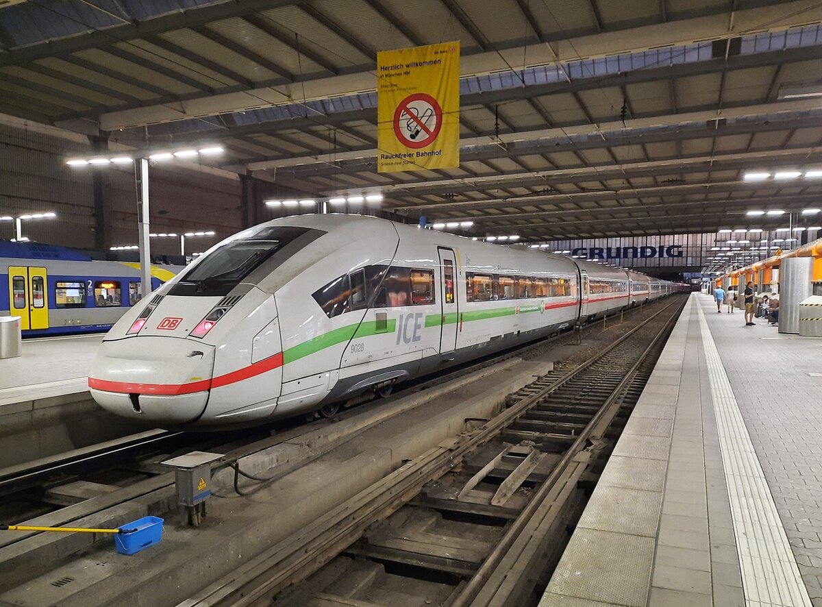 DB 0812 028  Freistaat Sachsen  als ICE 611 aus Dortmund Hbf, am 30.07.2021 in München Hbf.