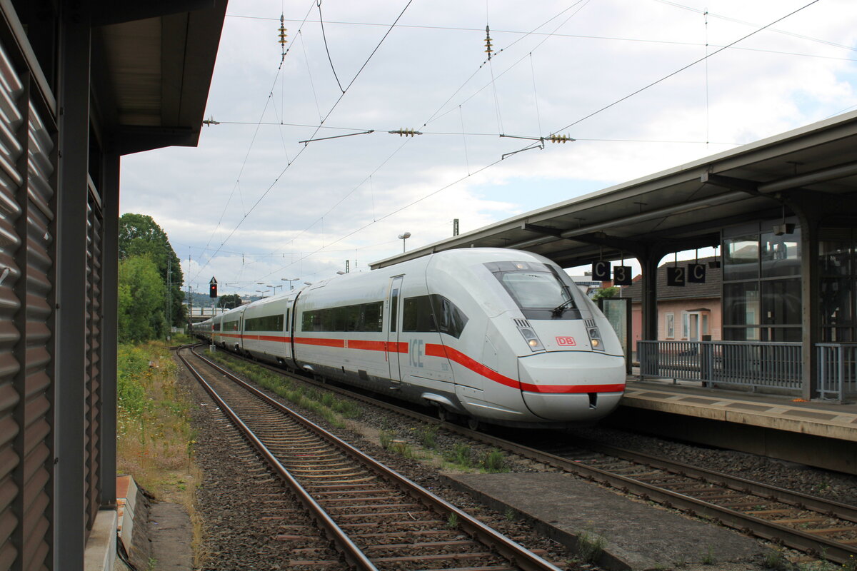 DB 0812 036 als ICE 74 von Zürich HB nach Berlin Gesundbrunnen, am 30.07.2023 in Bad Hersfeld. Vom Bahnsteig 4 aus fotofrafiert.