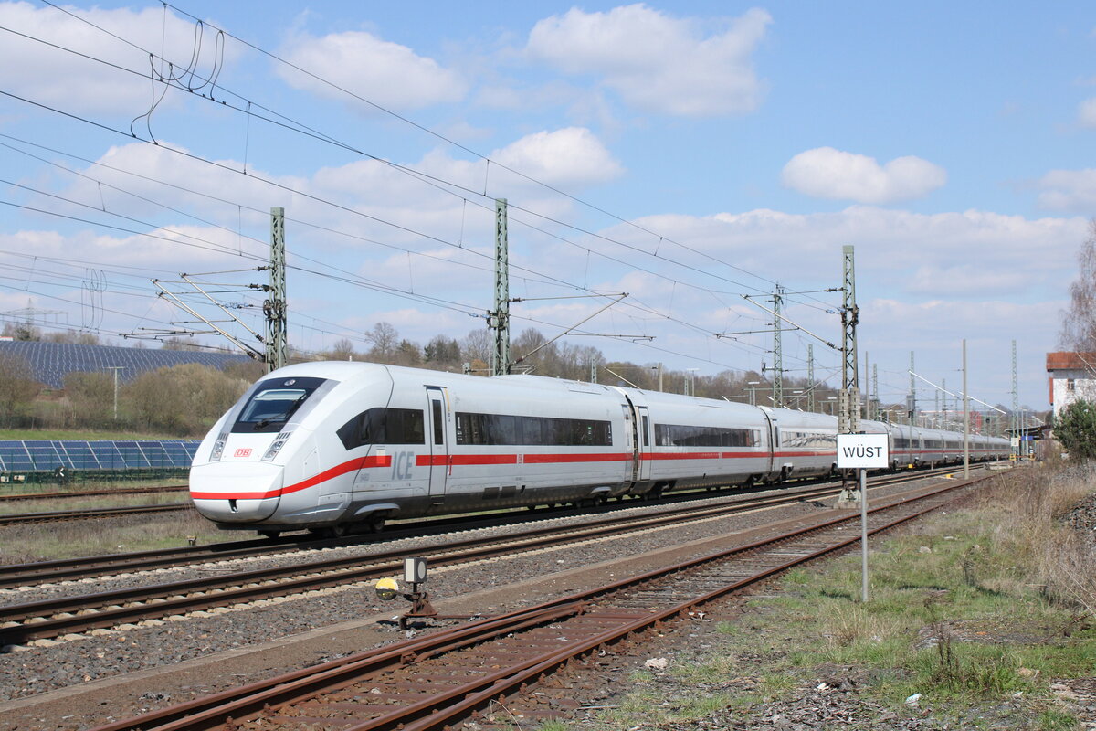 DB 0812 083 als ICE 77 von  Berlin Gesundbrunnen nach Zürich HB, am 05.04.2023 in Gerstungen.