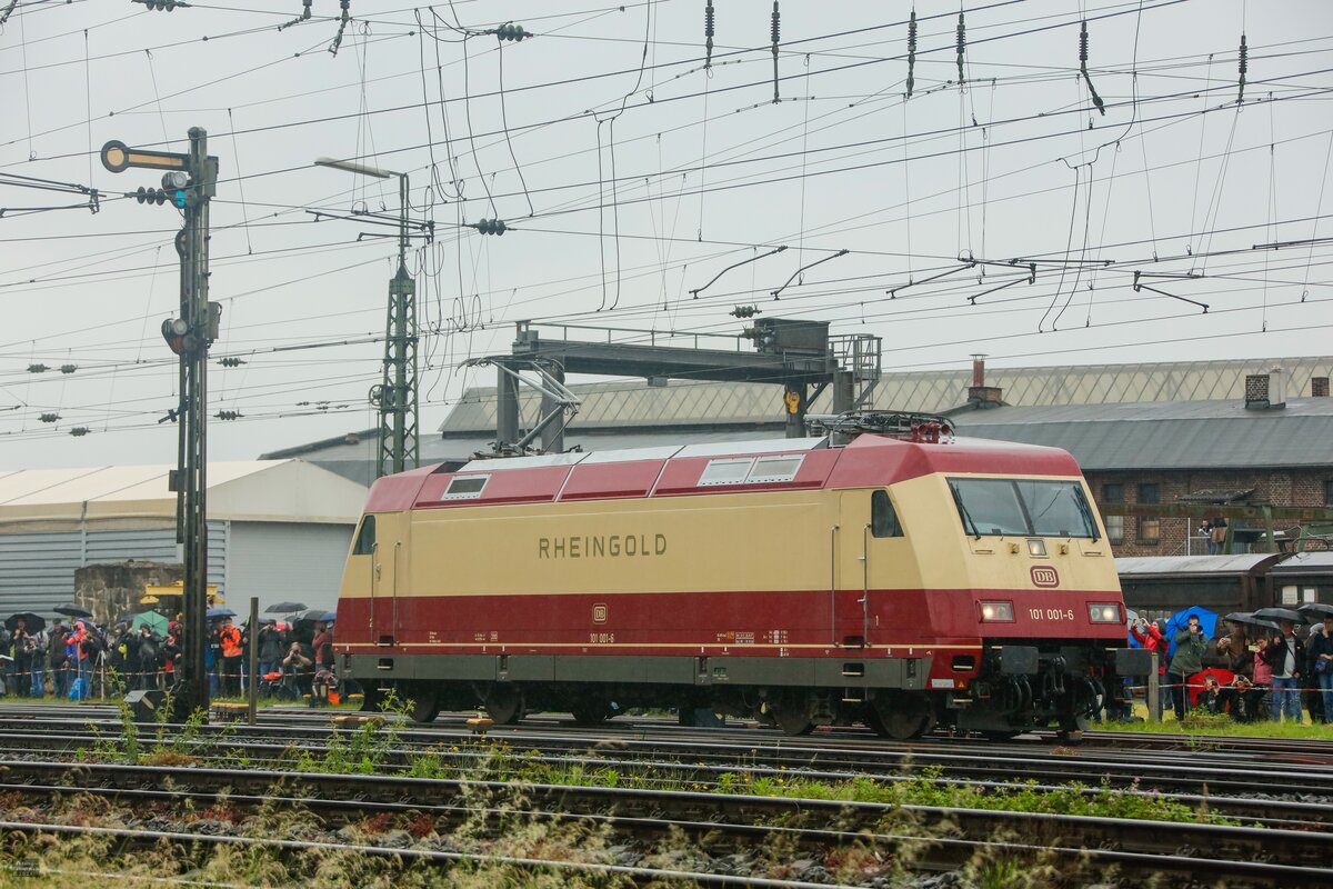 DB 101 001-6  Rheingold  bei der Lokparade im DB Museum Koblenz, am 01.06.2024.