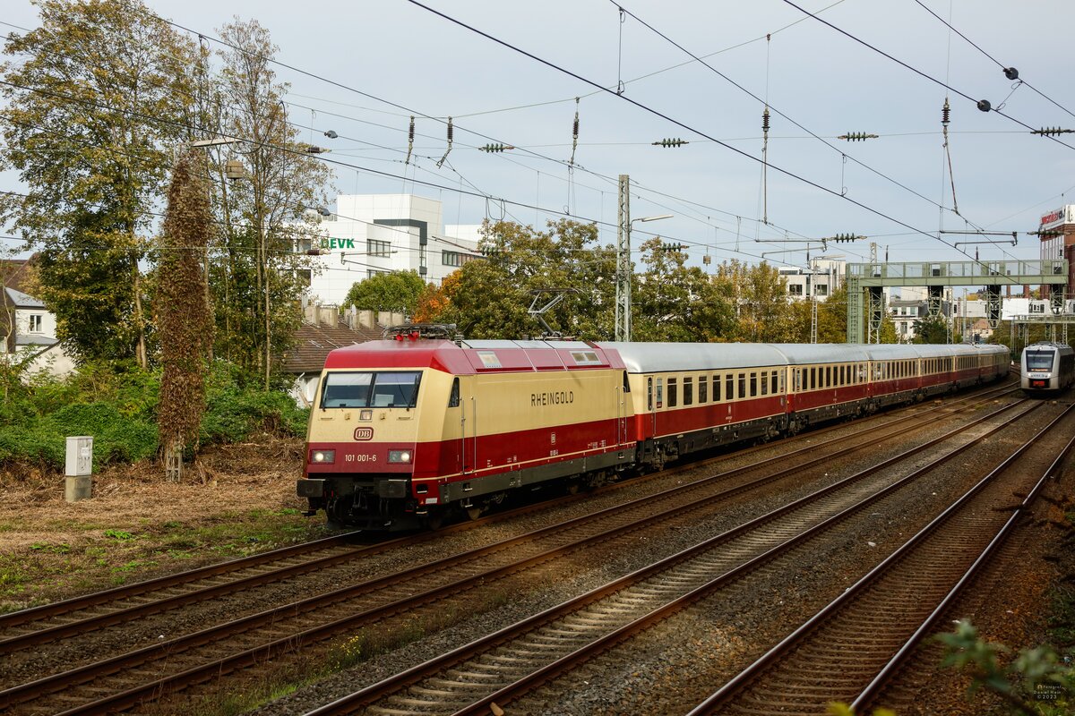 DB 101 001-6  Rheingold  mit AKE-Rheingold in Wuppertal, Oktober 2023.