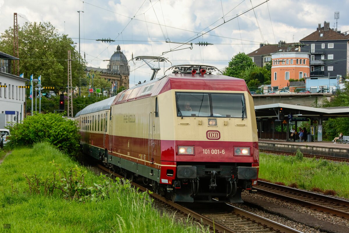 DB 101 001-6  Rheingold  mit AKE-Rheingold in Wuppertal, Mai 2024.