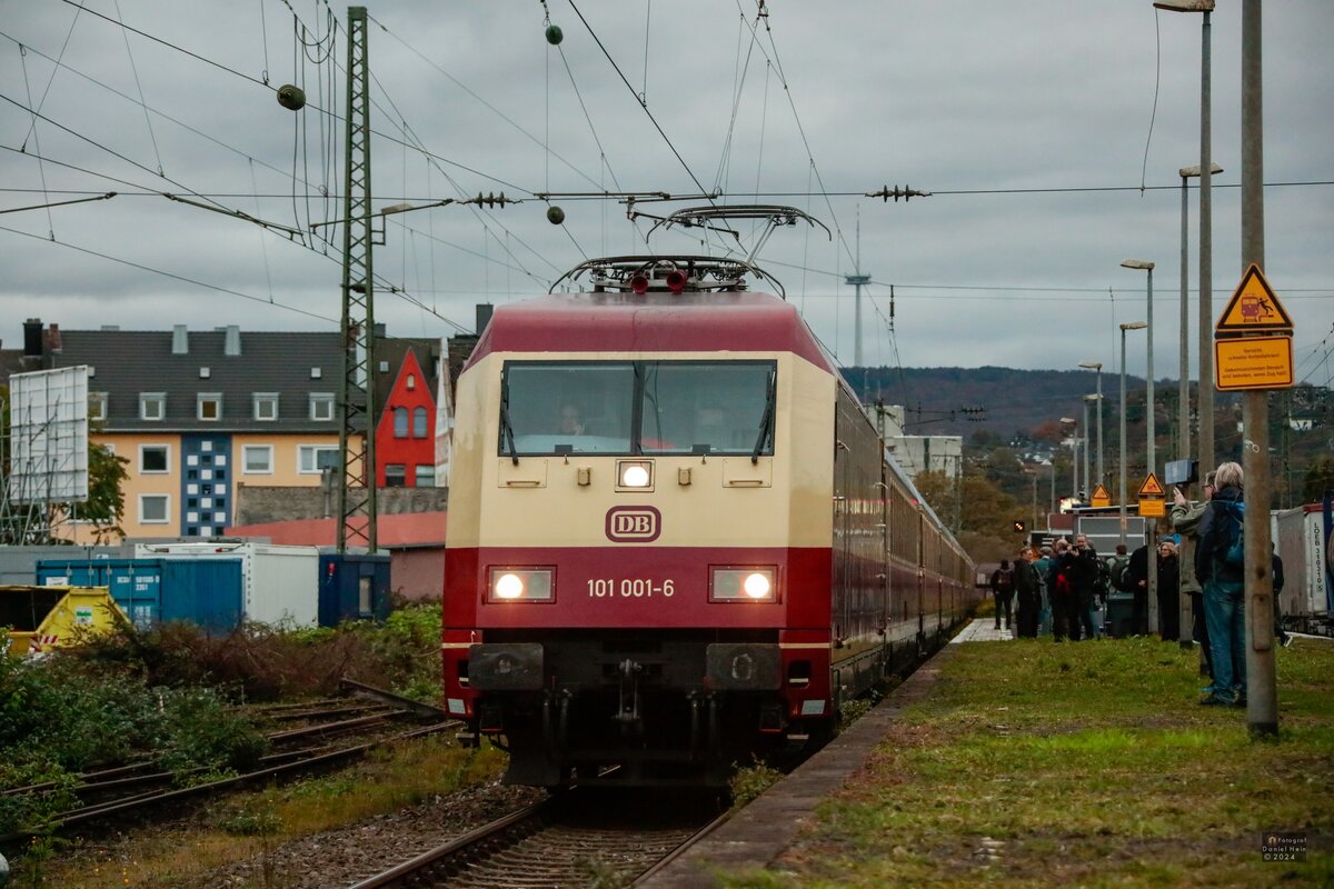 DB 101 001-6  Rheingold  mit AKE-Rheingold in Koblenz L�tzel, November 2024.
