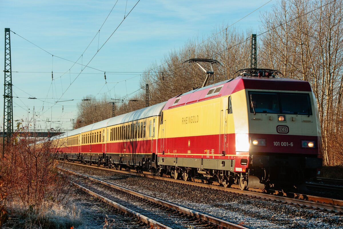 DB 101 001-6  Rheingold  mit AKE-Rheingold (Köln-Hamburg) in Ostbevern, November 2024.