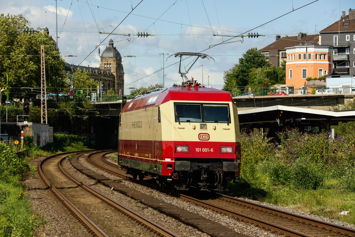 DB 101 001-6  Rheingold  im neuem Lack in Wuppertal, August 2023.