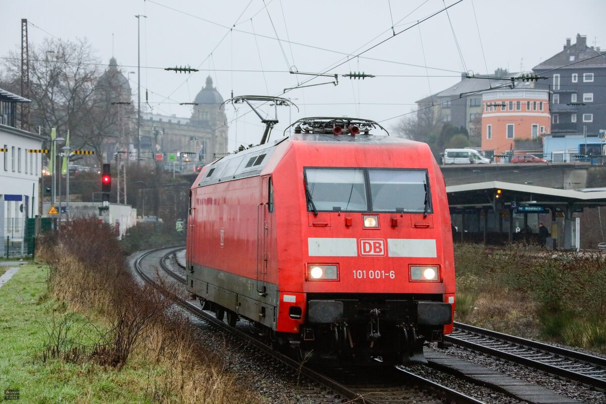 DB 101 001-6 in Wuppertal & fuhr ins DB Museum Koblenz Lützel, Januar 2023.