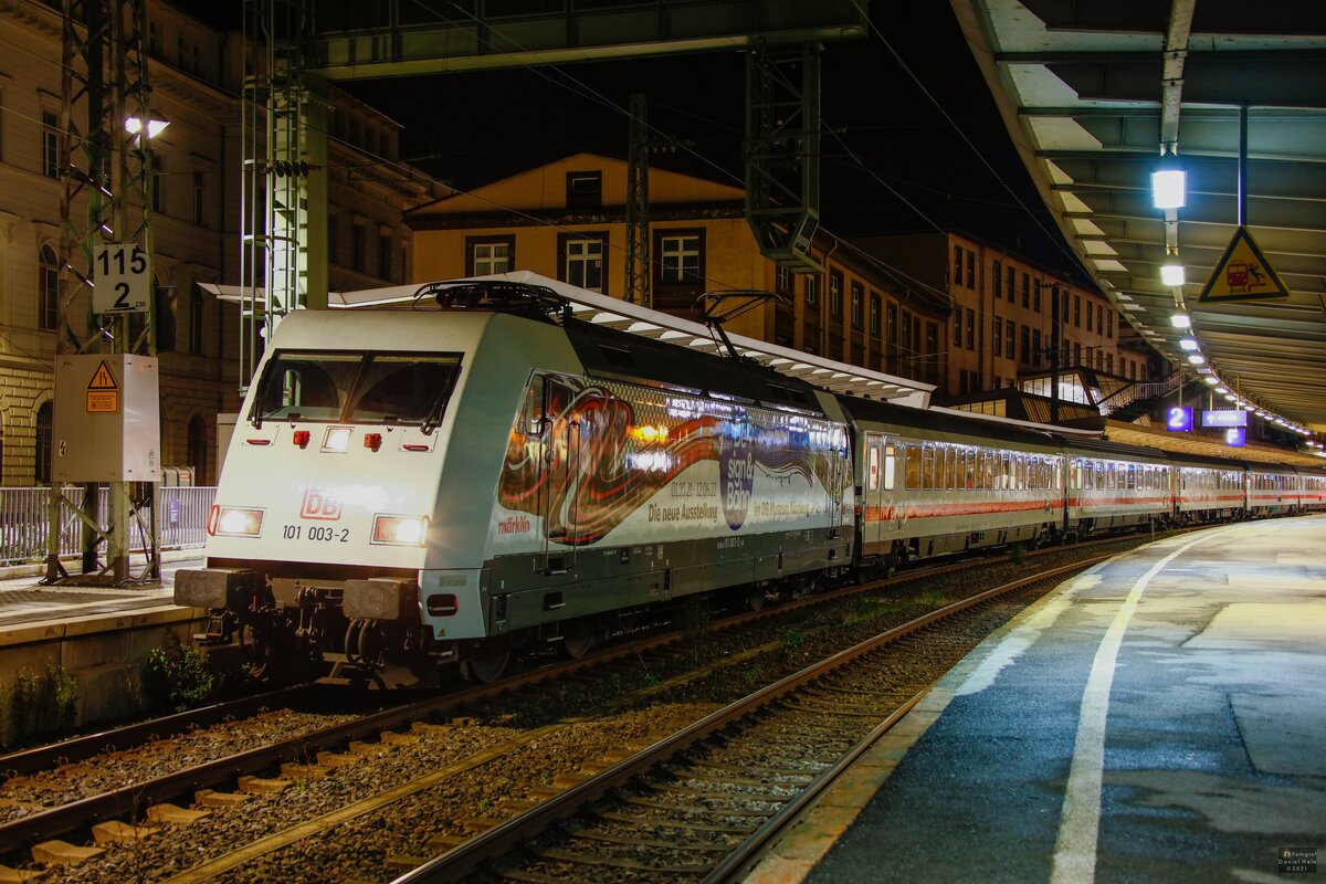 DB 101 003-2  Design&Bahn  Märklin mit IC2307 in Wuppertal Hbf, Oktober 2021.