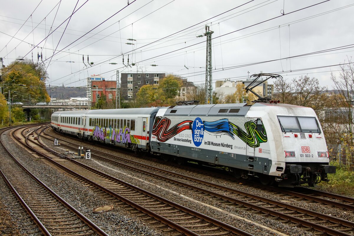 DB 101 003-2  Design&Bahn  Märklin mit IC2023 in Wuppertal, November 2021.