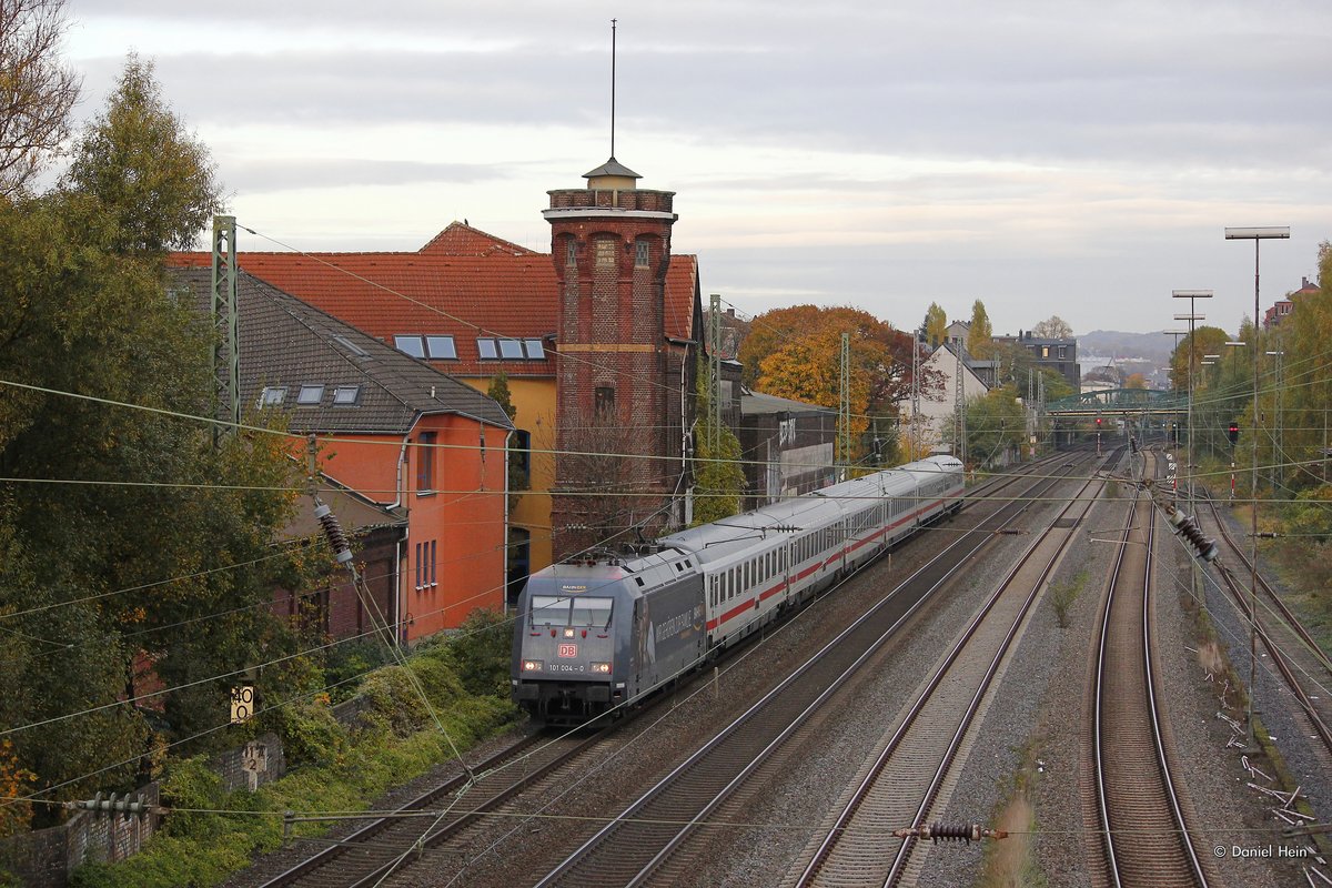 DB 101 004-0  BahnBKK  mit IC2048 in Wuppertal, Oktober 2016.