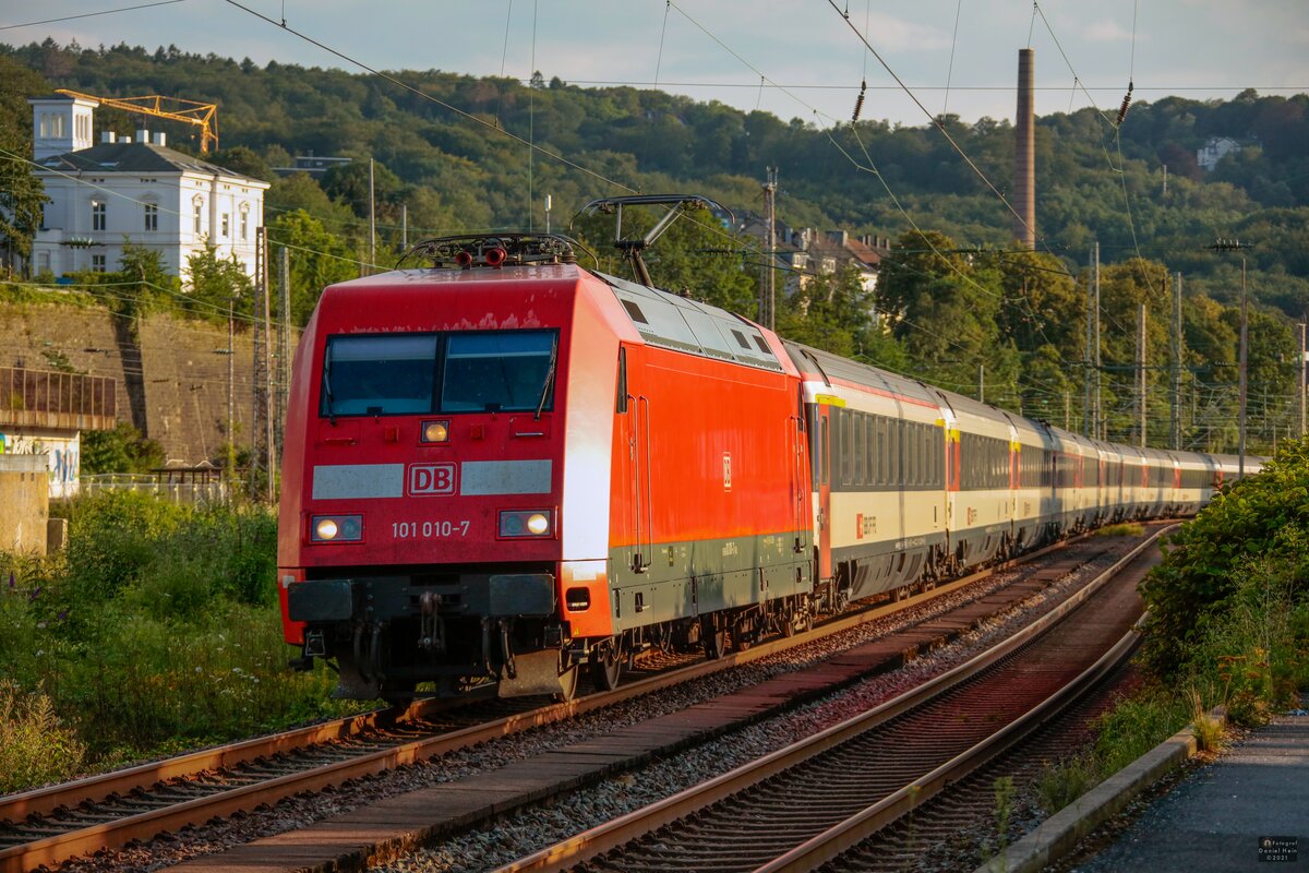 DB 101 010-7 mit Eurocity in Wuppertal, Juli 2021.