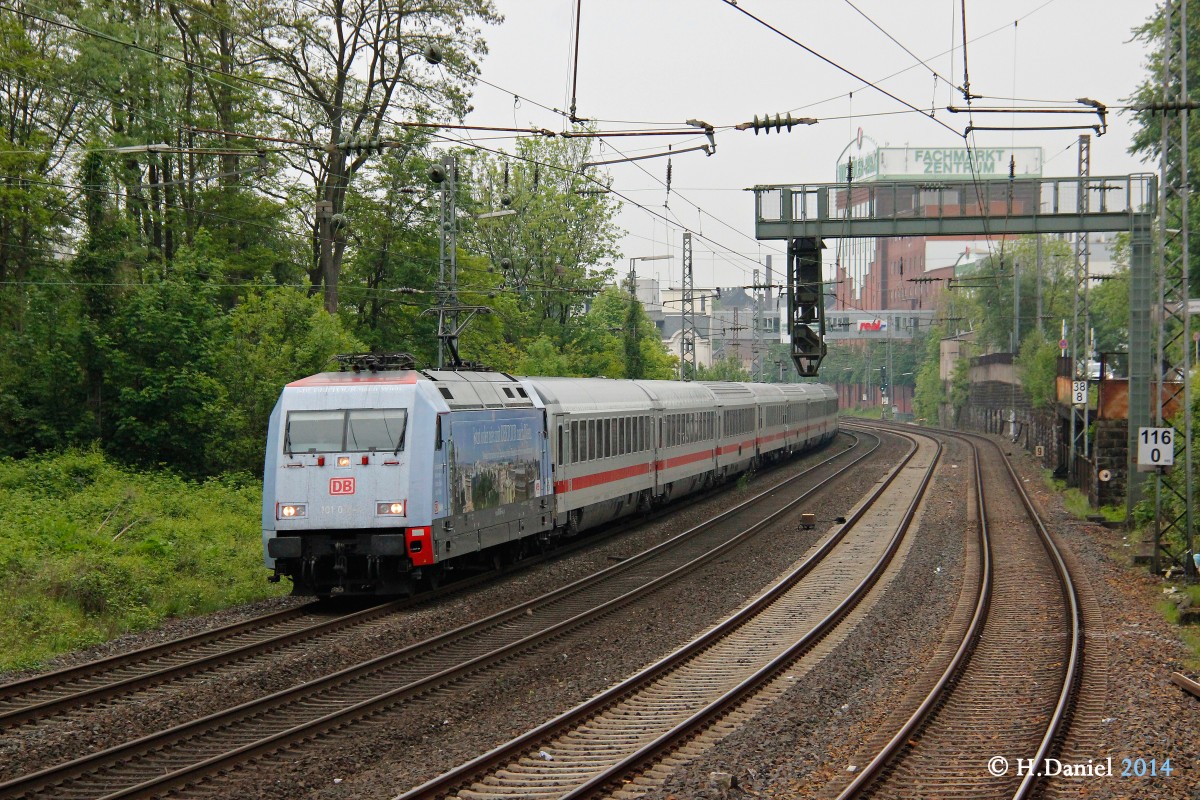 DB 101 016-4  Dertour Wien  mit IC2027 in Wuppertal, April 2014.