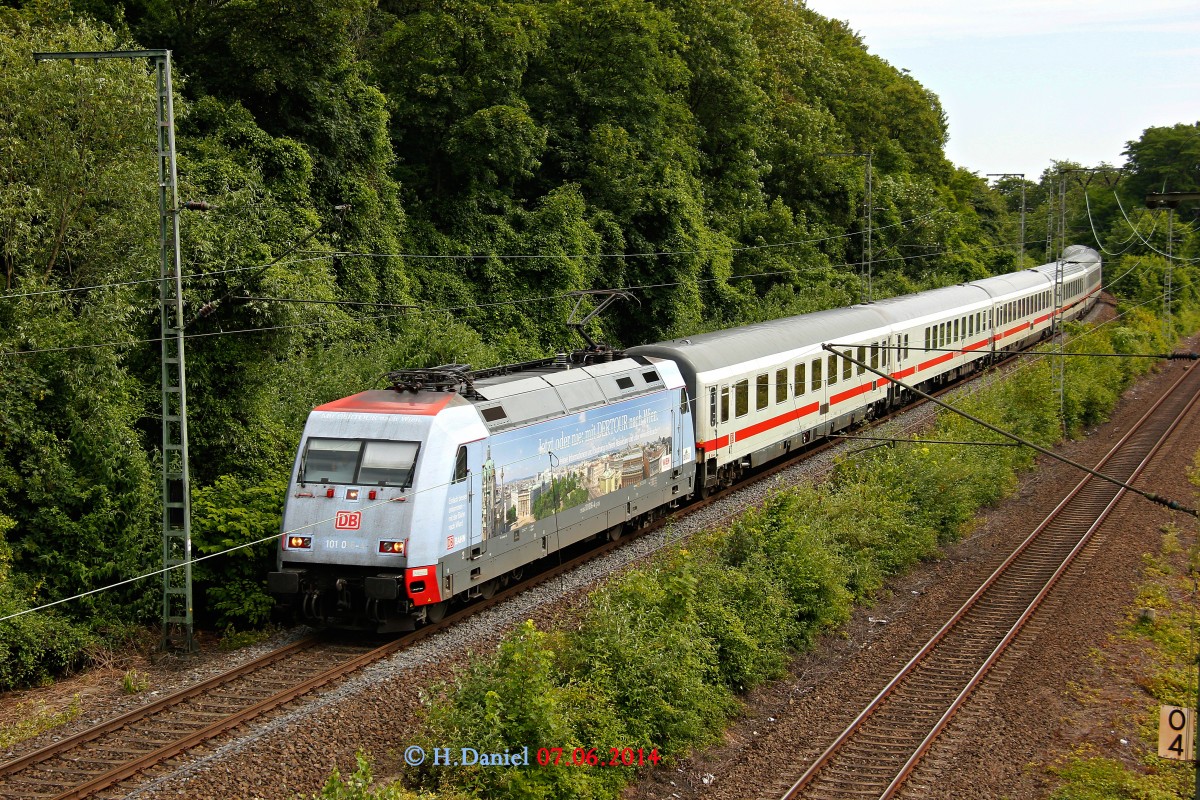DB 101 016-4  Dertour Wien  mit einem IC in K�ln West, Juni 2014.