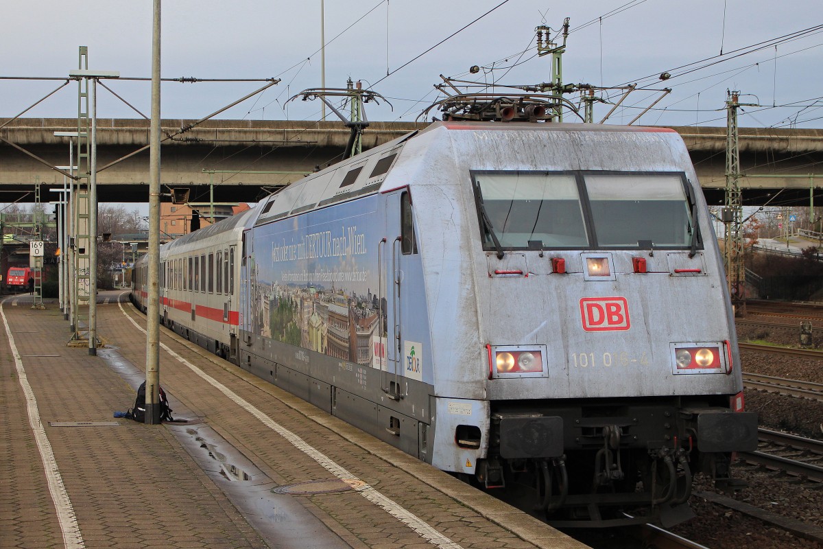 DB 101 016 am 17.1.14 mit einem IC in Hamburg-Harburg.