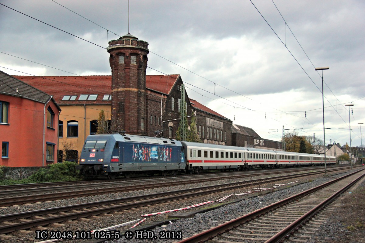 DB 101 025-5 '25 Jahre Starlight Express' mit IC 2048 in Wuppertal, November 2013.