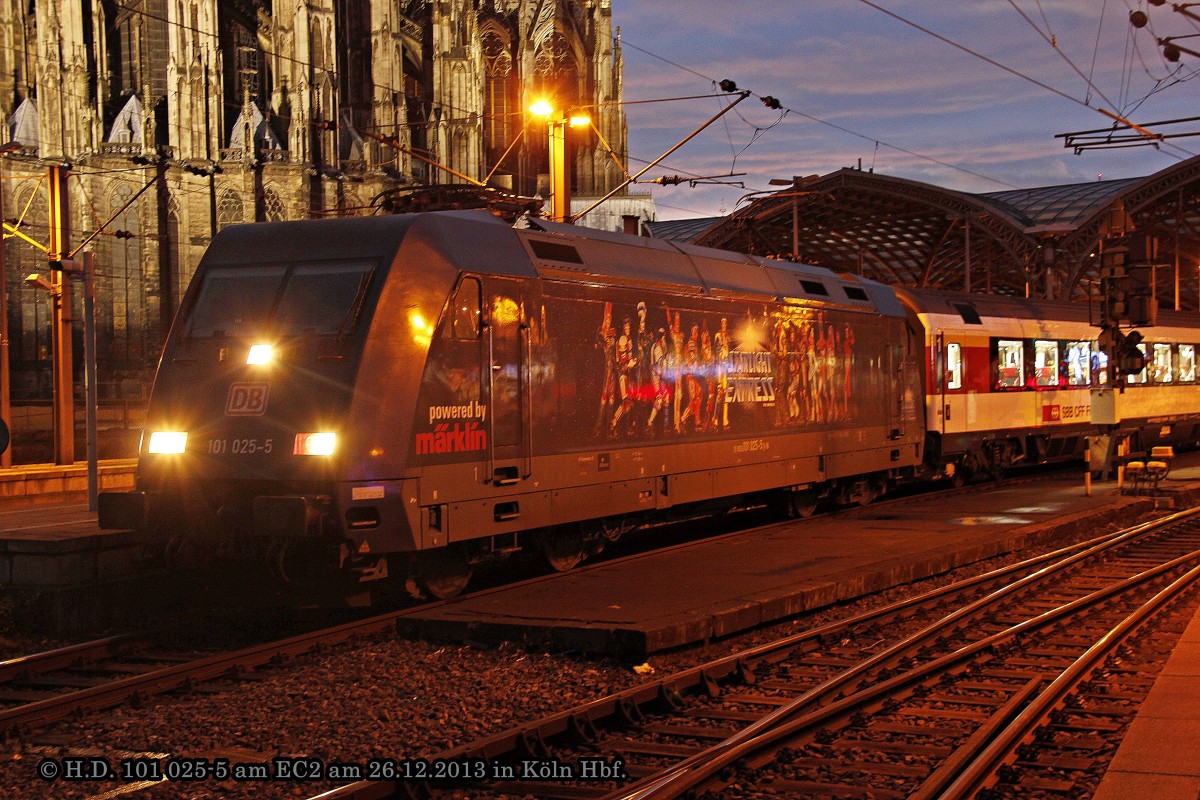 DB 101 025-5  Starlight Express  am EC2 (Z�rich-Kiel) in K�ln Hbf, Dezember 2013.