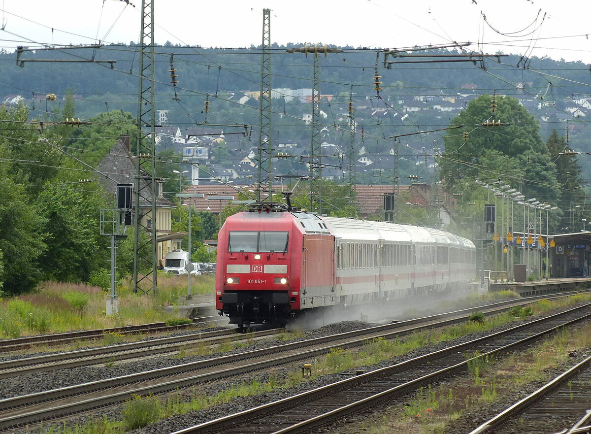 DB 101 051-1 mit dem EC 218  Chiemgau  von Graz nach Erfurt Hbf, am 30.06.2021 in Bad Hersfeld.