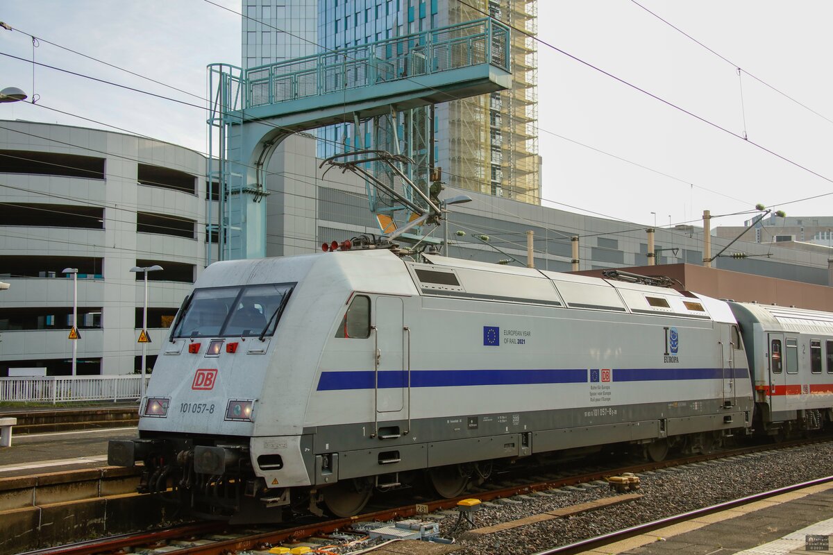 DB 101 057-8  Europa  in Düsseldorf Hbf, November 2021.