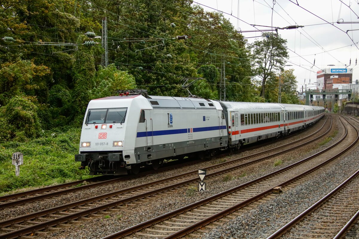 DB 101 057-8  Europa  mit IC2311 in Wuppertal, Oktober 2021.