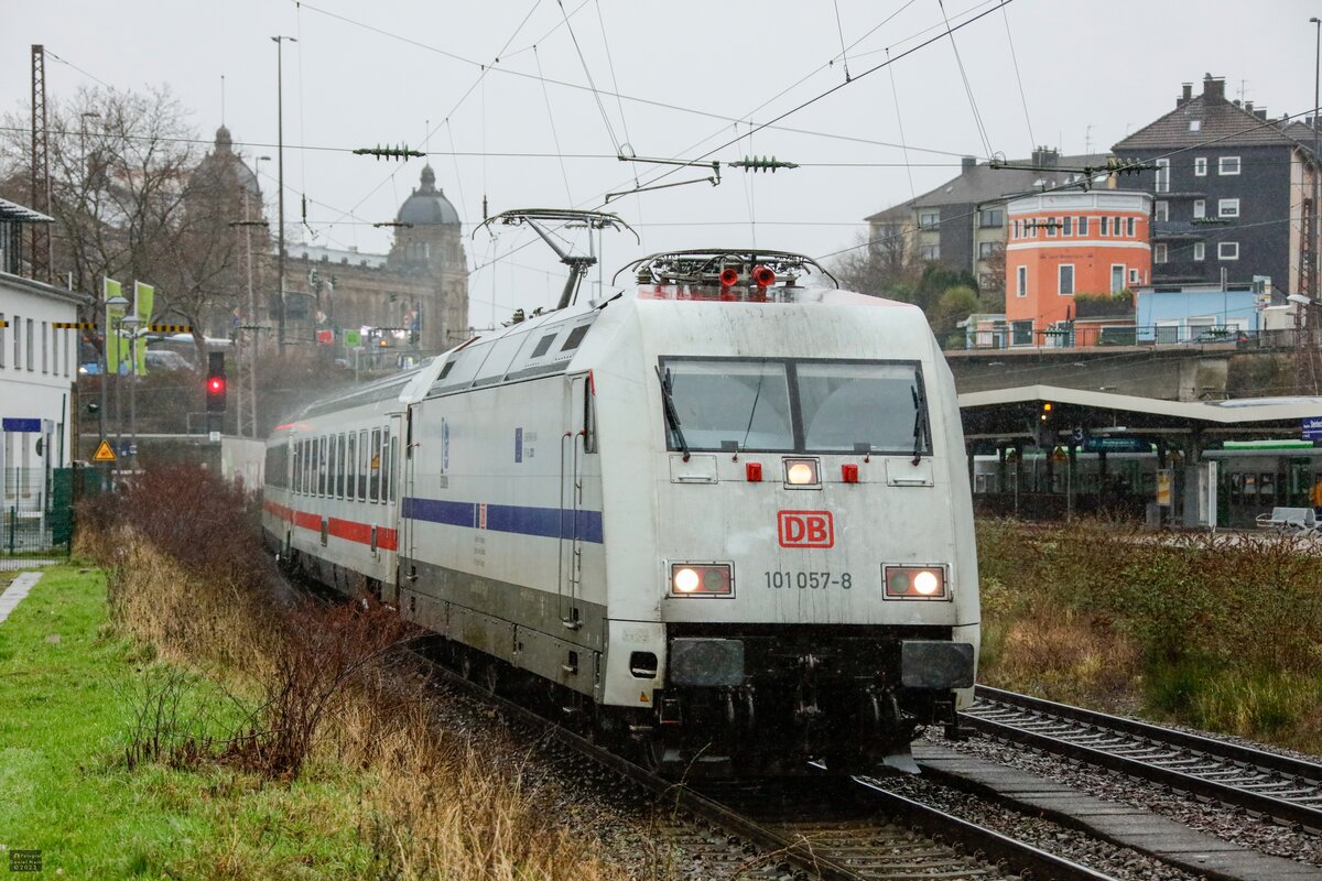 DB 101 057-8  Europa  mit IC in Wuppertal, Januar 2023.
