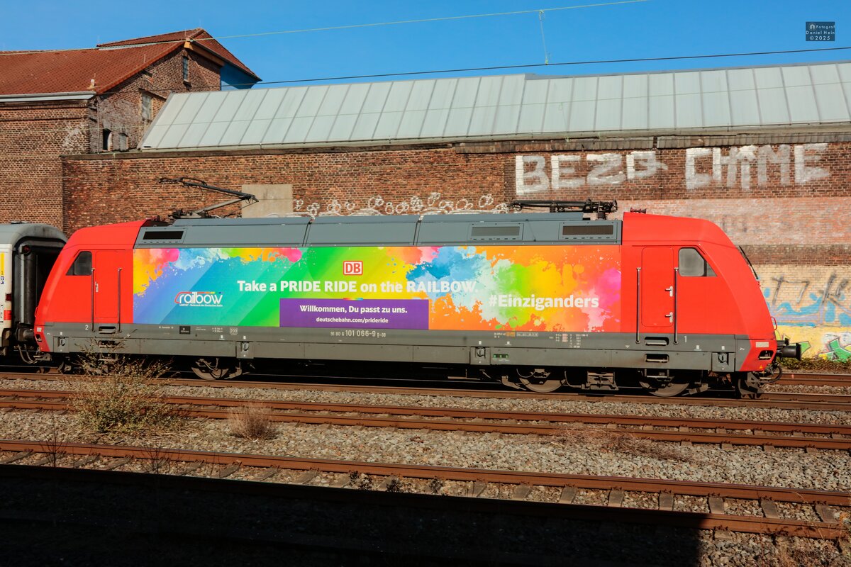 DB 101 066-9  Einziganders  in Wuppertal, März 2025.