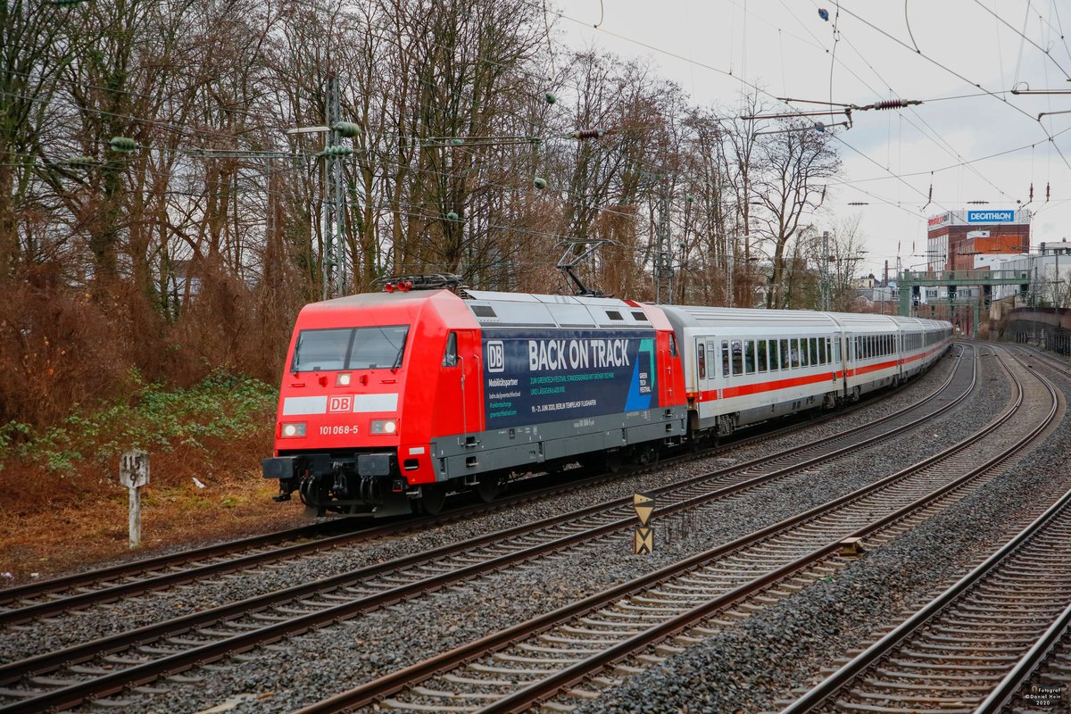 DB 101 068-5  Back on Track  mit IC2027 in Wuppertal, Januar 2020.