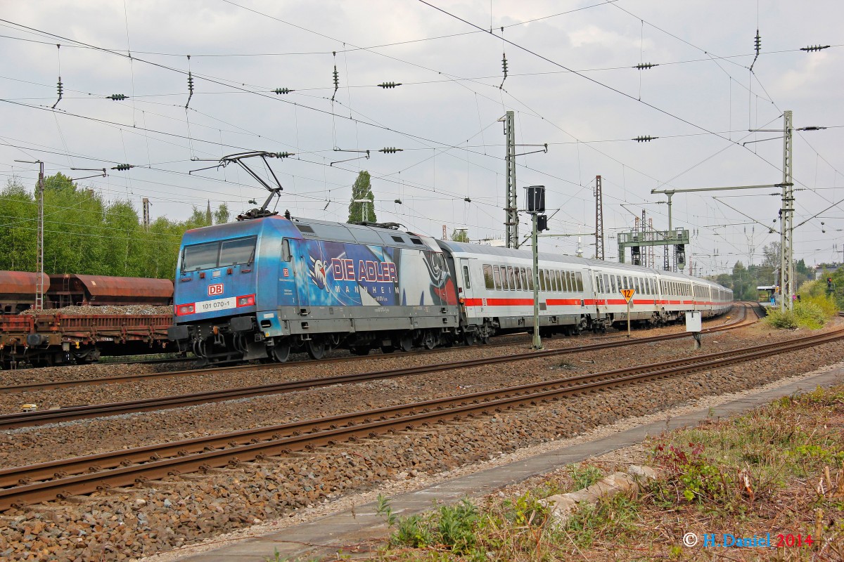 DB 101 070-1  Adler Mannheim  schiebt IC in Bochum Ehrenfeld, April 2014.