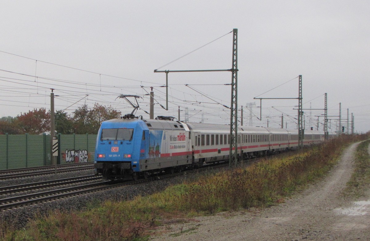 DB 101 071-9 mit dem IC 2157 von Frankfurt (M) Hbf nach Leipzig Hbf, am 17.10.2015 in Erfurt Azmannsdorf.