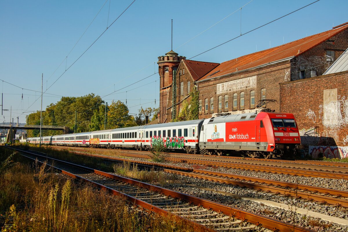 DB 101 076-8  Cewe Fotobuch  mit IC2023 in Wuppertal, Oktober 2021.