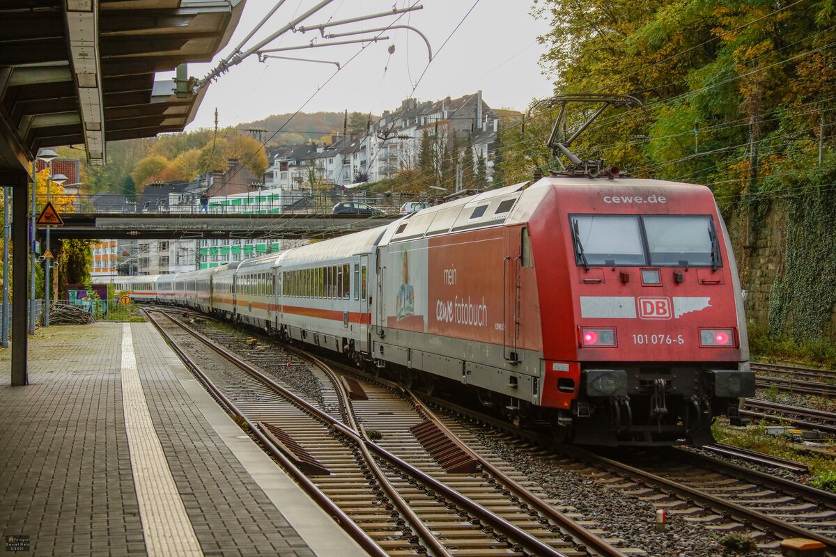 DB 101 076-8  Cewe Fotobuch  am IC2026 in Wuppertal Hbf, Oktober 2021.