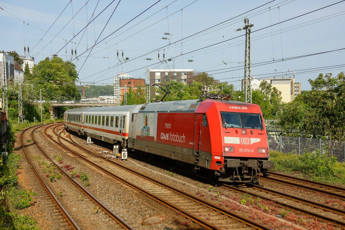 DB 101 076-8  Cewe Fotobuch  mit IC2026 in Wuppertal, Mai 2023.