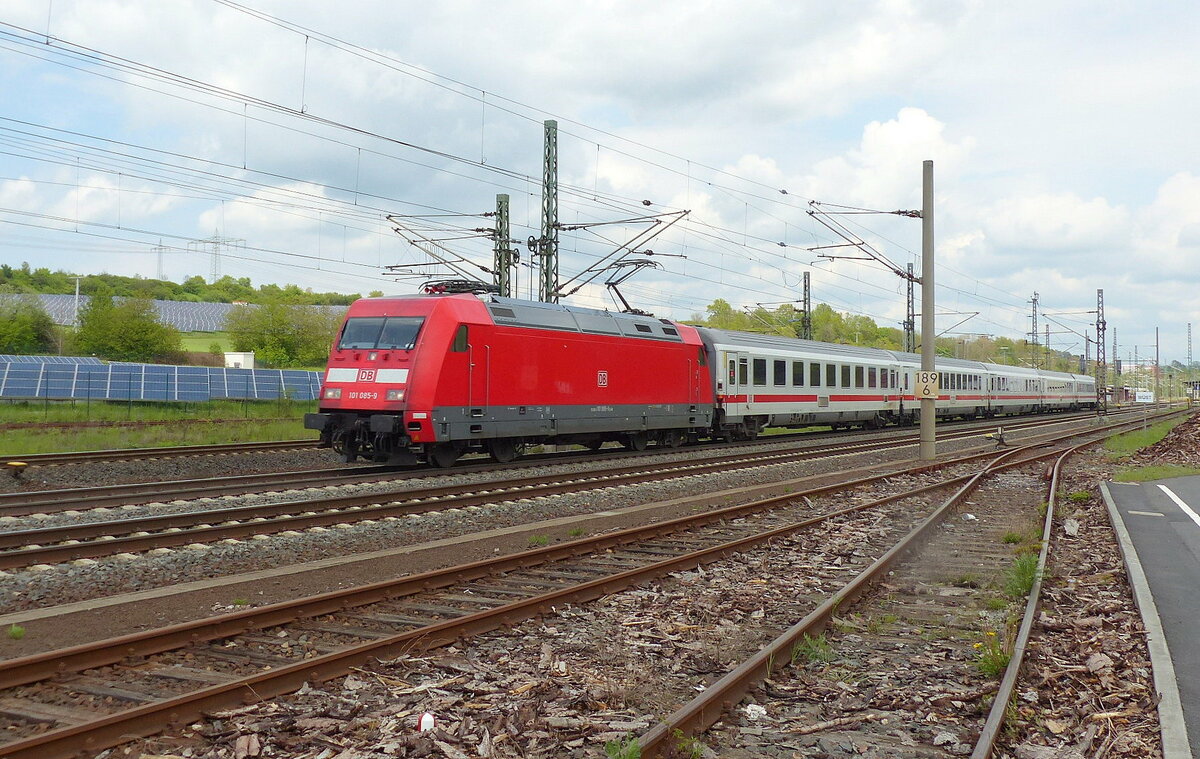 DB 101 085-9 mit dem IC 2152 von Gera Hbf nach Düsseldorf Hbf, am 19.05.2021 in Gerstungen.