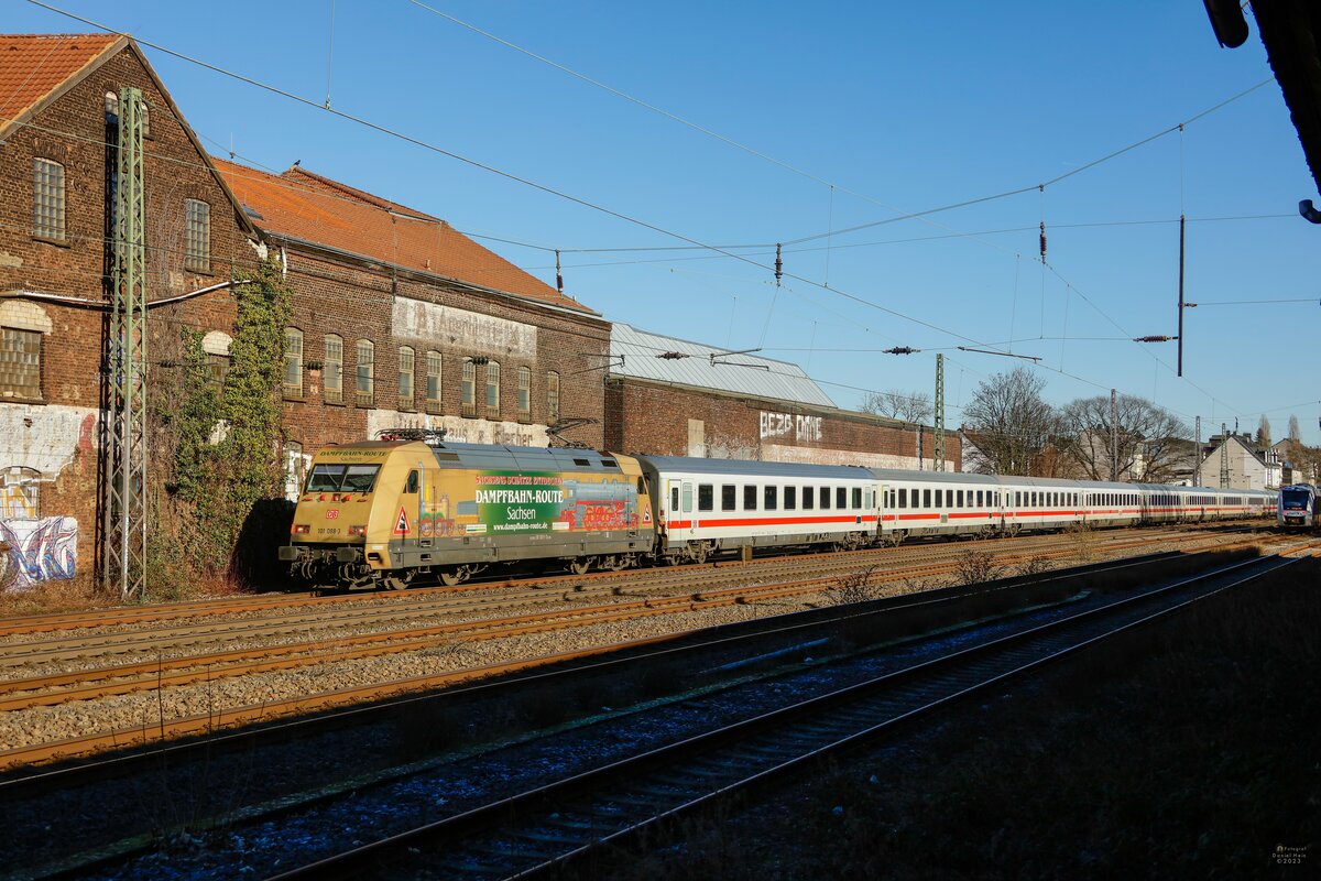 DB 101 088-3  Dampfbahn-Route Sachsen  mit IC2044 in Wuppertal, Februar 2023.