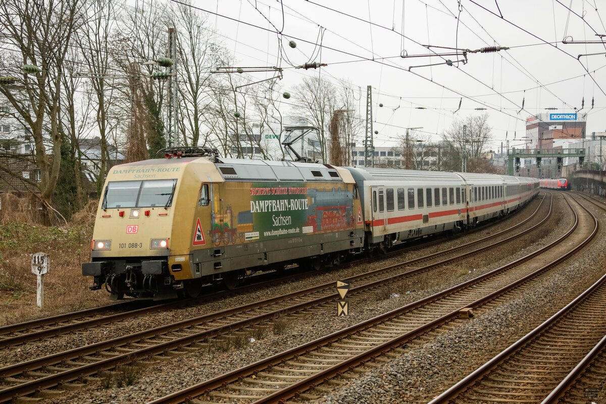 DB 101 088-3  Dampfbahn-Route Sachsen  mit IC2044 in Wuppertal, Februar 2023.