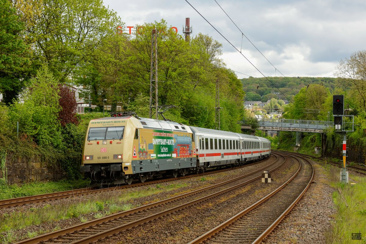 DB 101 088-3  Dampfbahn-Route Sachsen  mit IC2044 in Wuppertal, Mai 2023.