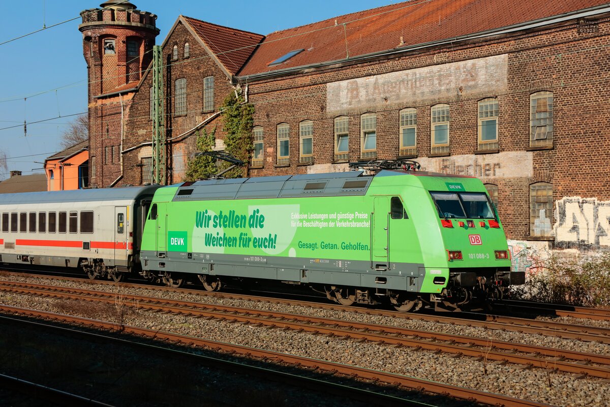 DB 101 088-3  DEVK   Wir stellen die Weichen für Euch!  in Wuppertal, März 2025.