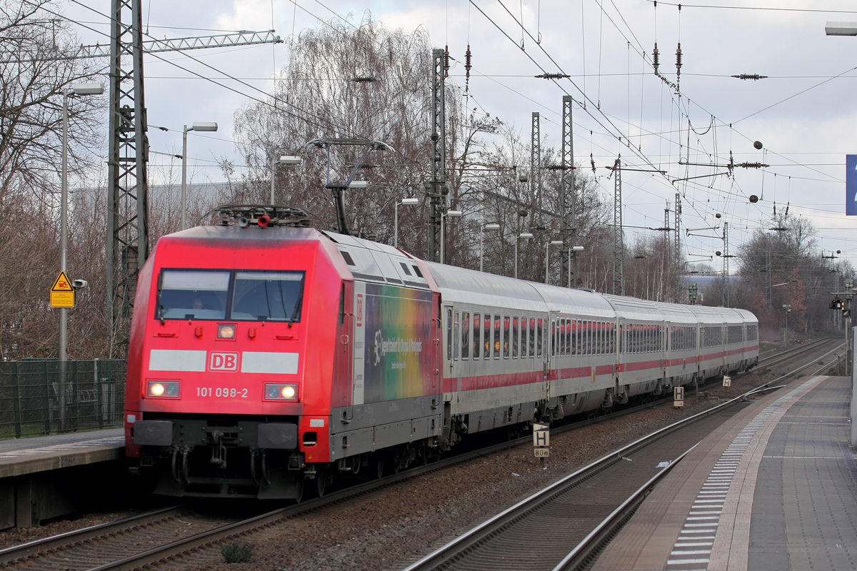 DB 101 098-2 mit IC 2009 nach Köln in Recklinghausen-Süd 7.3.2020