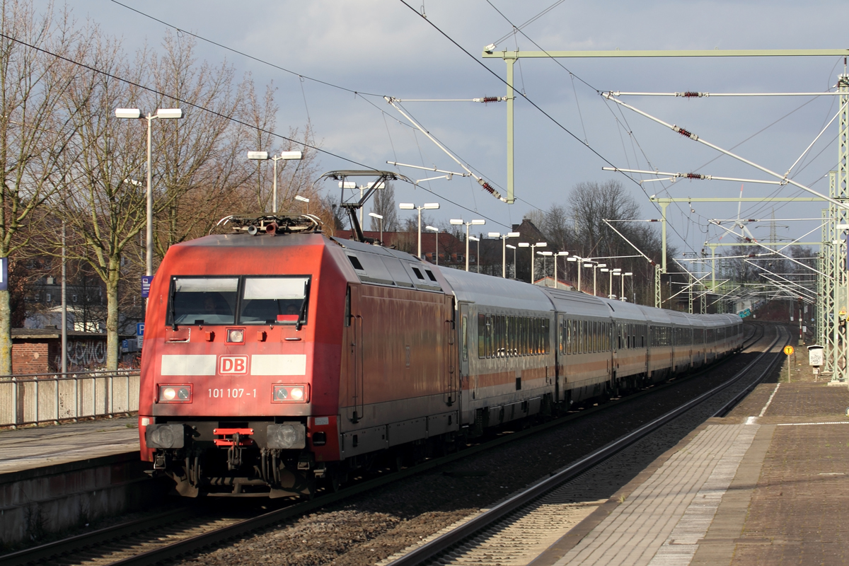 DB 101 107-1 mit IC 2311 nach Stuttgart Hbf. durchfährt Recklinghausen 25.2.2020