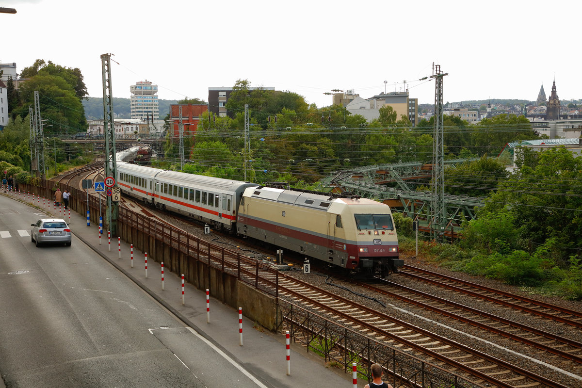 DB 101 112  Rheingold  mit IC2099 in Wuppertal, August 2019. 
