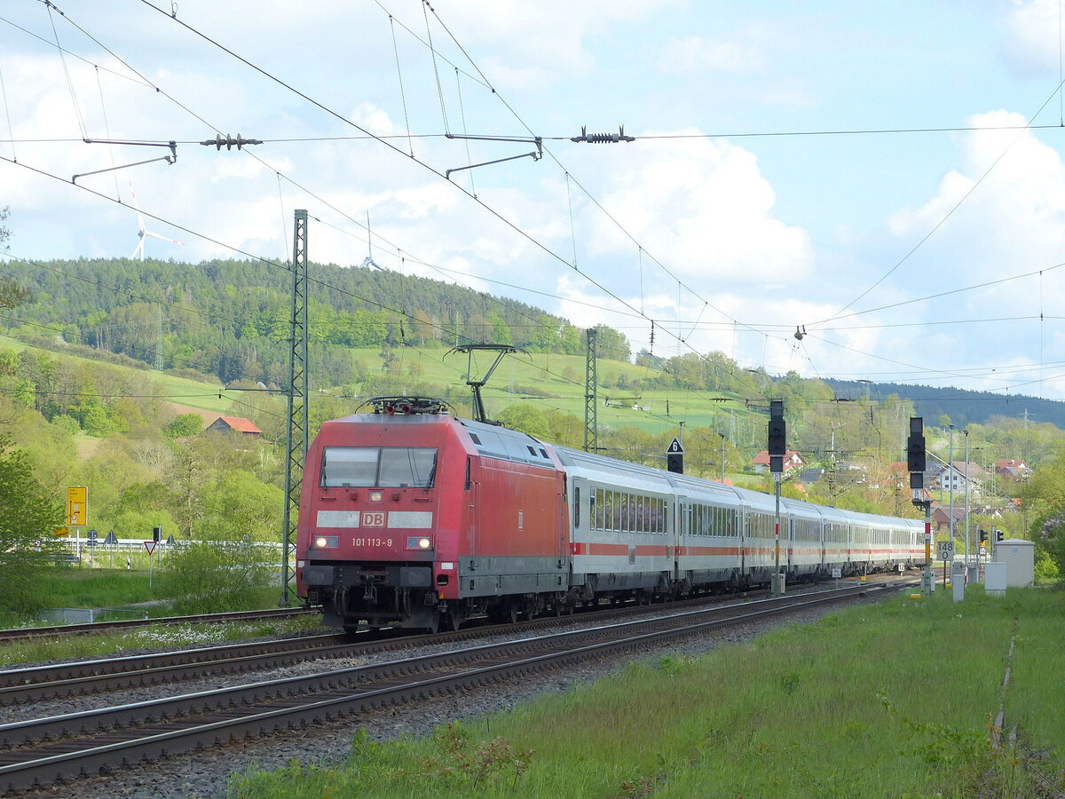 DB 101 113-9 mit dem EC 218  Chiemgau  von Graz nach Erfurt Hbf, am 19.05.2021 in Oberhaun.
