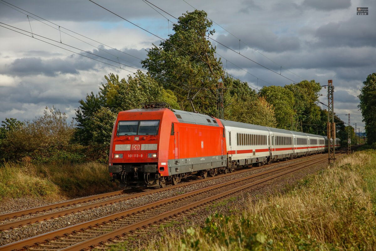 DB 101 113-9 mit IC in Bornheim, September 2019.