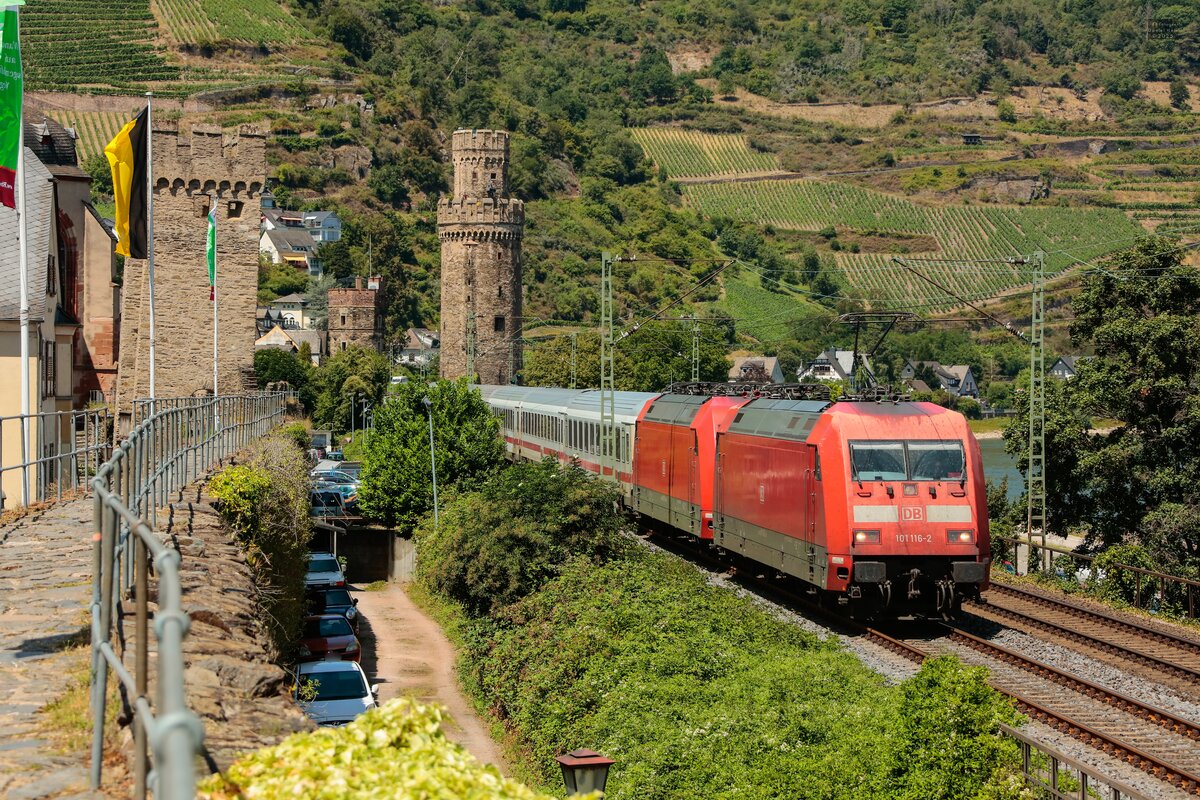 DB 101 116-2 & DB 101 138-6 mit EC7 in Oberwesel, Juli 2025.